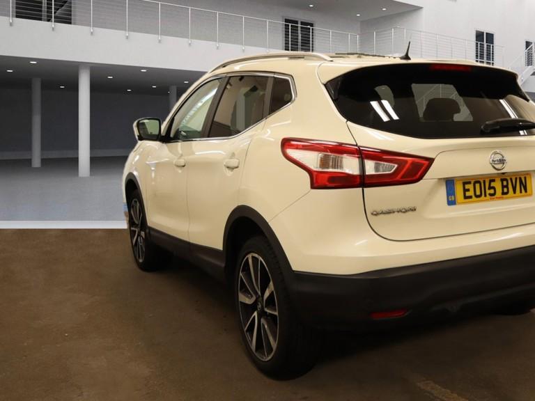 Nissan Qashqai 1.2 DIG-T Tekna SUV 5dr Petrol XTRON 2WD Euro 5 (s/s) (115 ps)