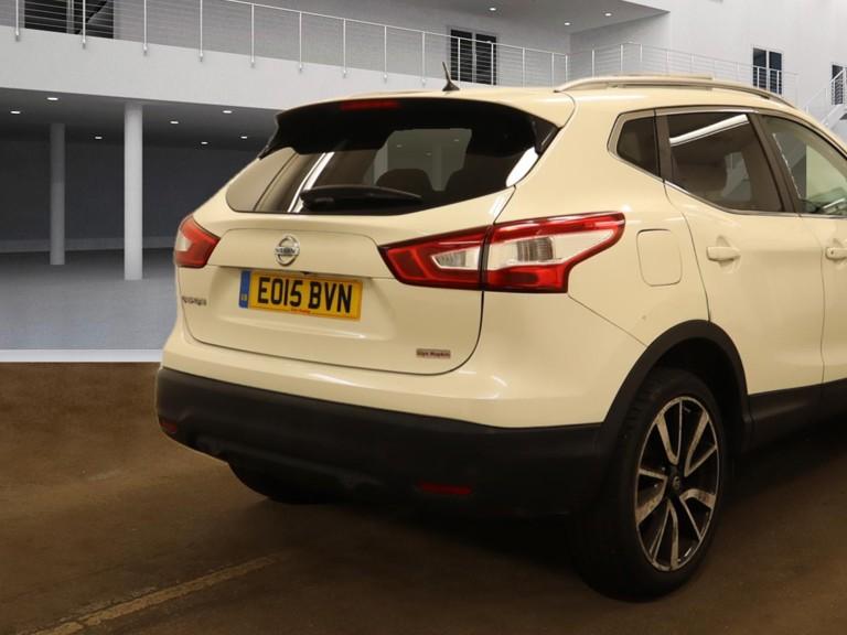 Nissan Qashqai 1.2 DIG-T Tekna SUV 5dr Petrol XTRON 2WD Euro 5 (s/s) (115 ps)