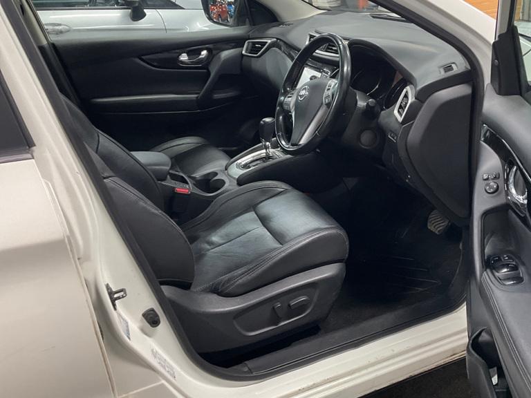 Nissan Qashqai 1.2 DIG-T Tekna SUV 5dr Petrol XTRON 2WD Euro 5 (s/s) (115 ps)