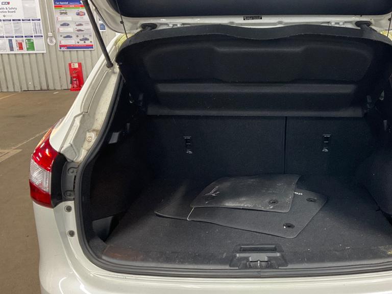 Nissan Qashqai 1.2 DIG-T Tekna SUV 5dr Petrol XTRON 2WD Euro 5 (s/s) (115 ps)