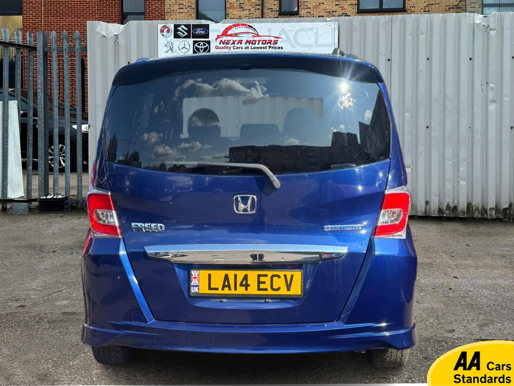 Honda Freed 1.5 i-VTEC ES Plus Hatchback 5dr Petrol CVT Euro 5 (99 ps) 1.5 H IMA 5dr Petrol Hybrid 2014