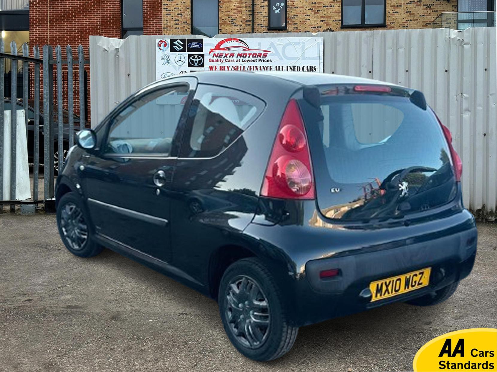 Peugeot 107 1.0 12V Urban Hatchback 3dr Petrol Manual Euro 4 (68 ps)