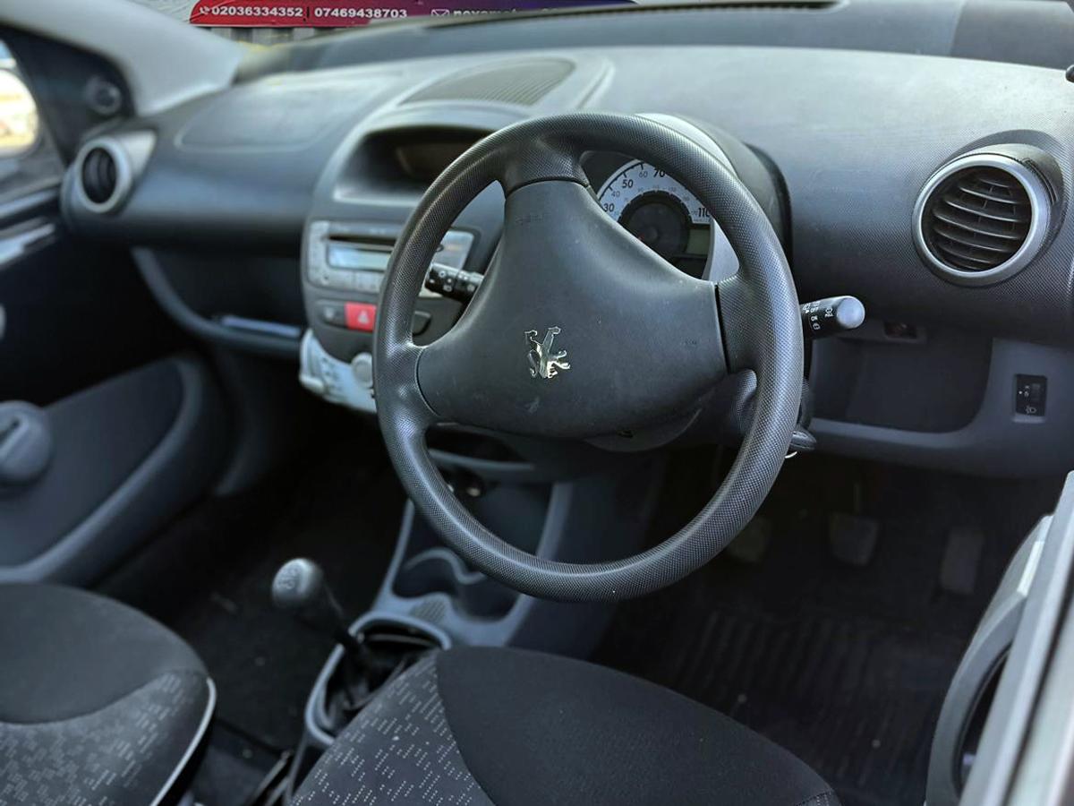 Peugeot 107 1.0 12V Urban Hatchback 3dr Petrol Manual Euro 4 (68 ps)