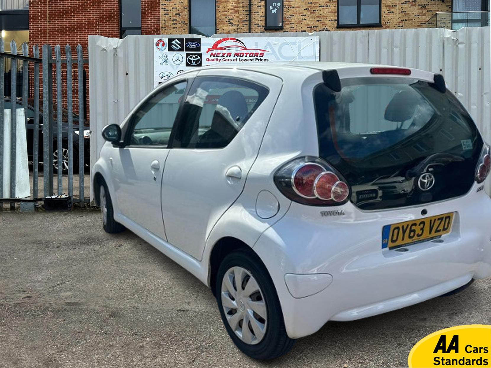 Toyota AYGO 1.0 VVT-i Move Hatchback 5dr Petrol MultiMode Euro 5 (68 ps)