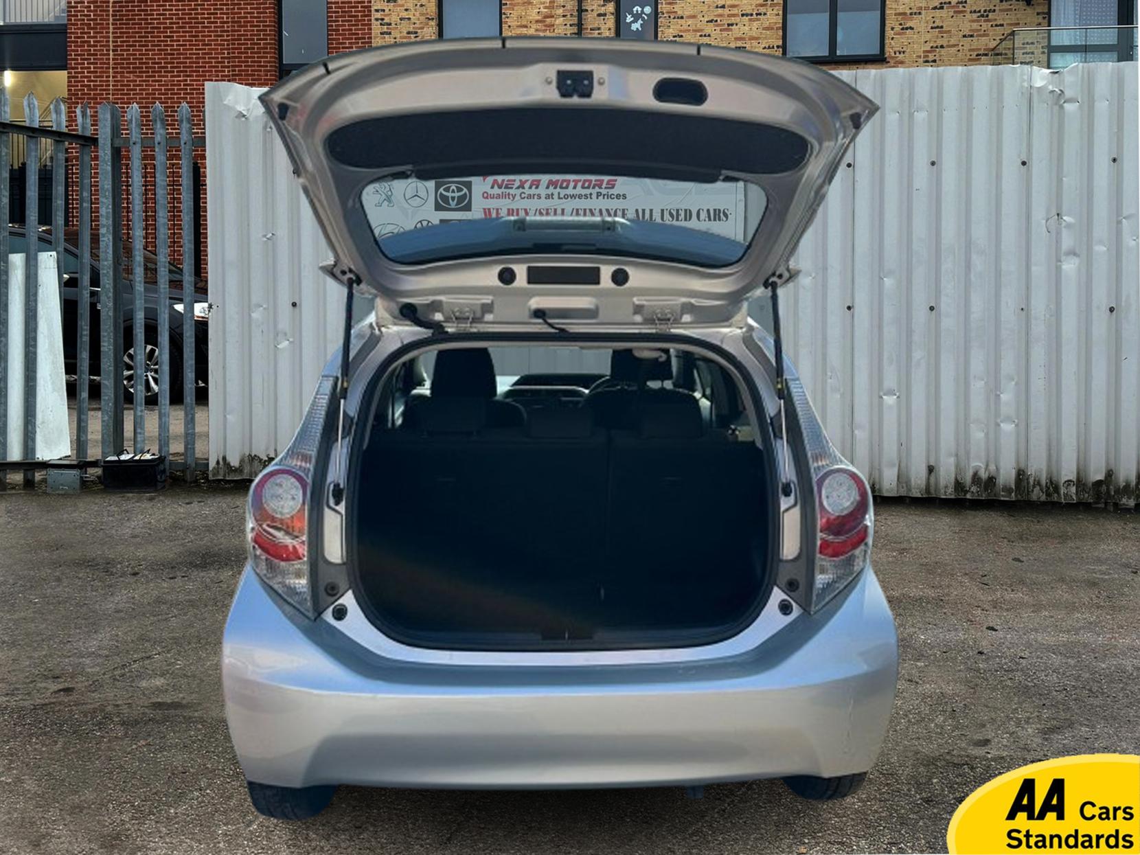 Toyota Yaris 1.5 VVT-h Icon Plus Hatchback 5dr Petrol Hybrid CVT Euro 5 (101 ps)