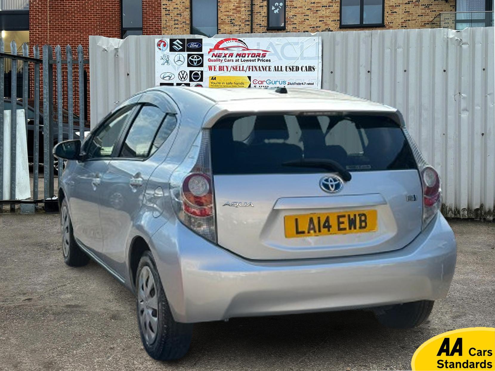 Toyota Yaris 1.5 VVT-h Icon Plus Hatchback 5dr Petrol Hybrid CVT Euro 5 (101 ps)