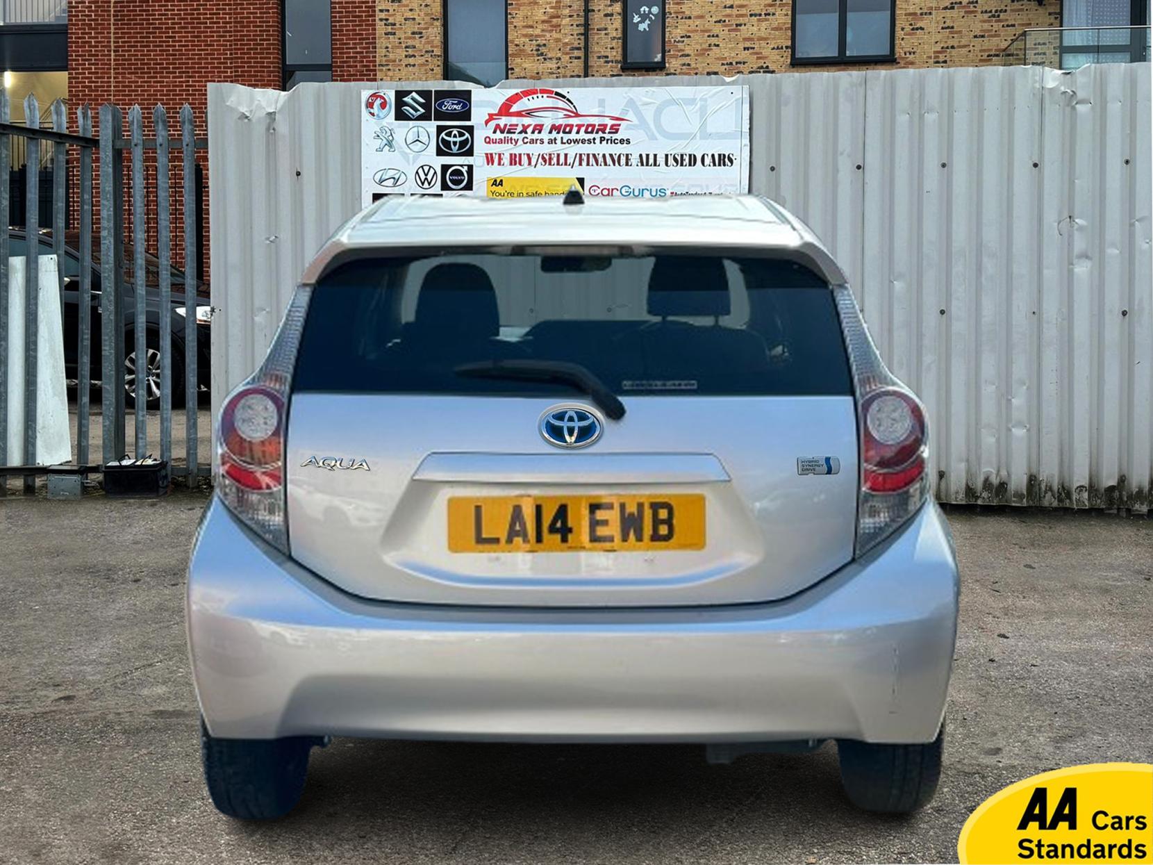 Toyota Yaris 1.5 VVT-h Icon Plus Hatchback 5dr Petrol Hybrid CVT Euro 5 (101 ps)