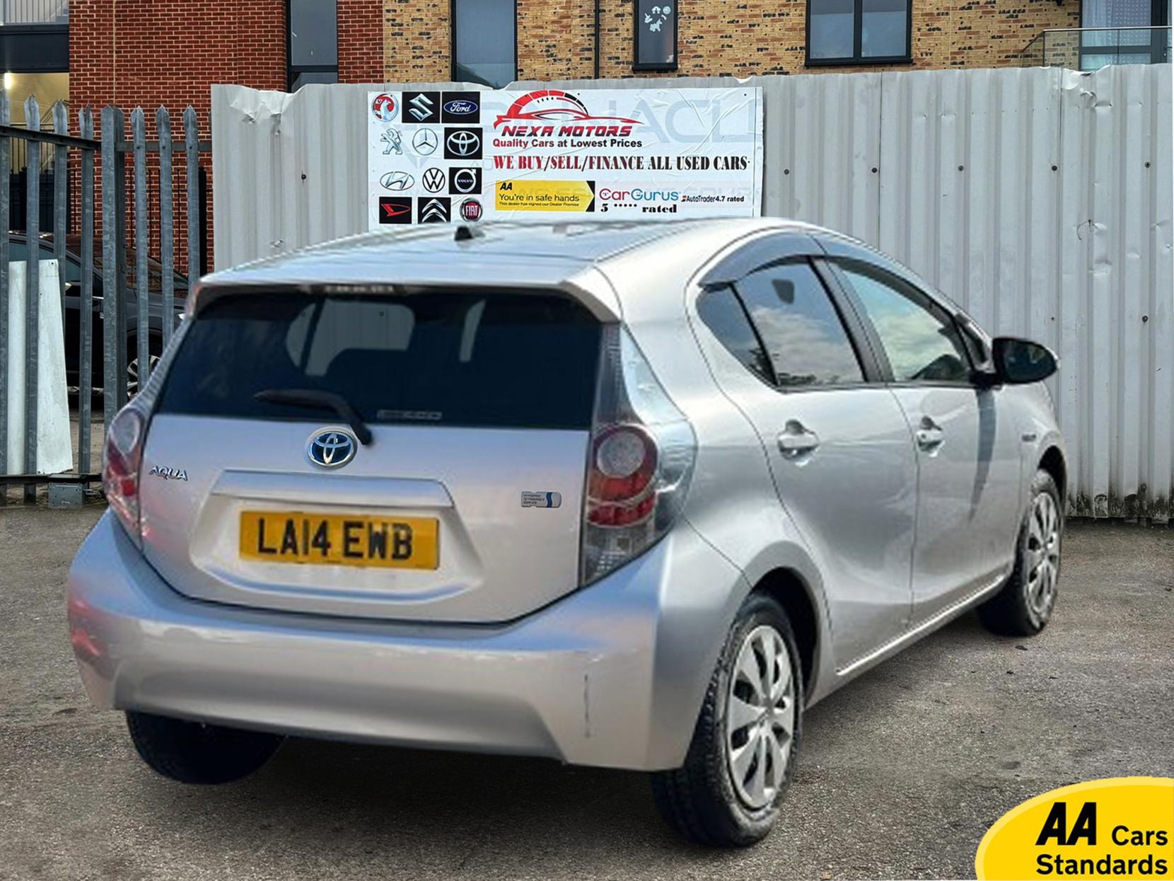 Toyota Yaris 1.5 VVT-h Icon Plus Hatchback 5dr Petrol Hybrid CVT Euro 5 (101 ps)