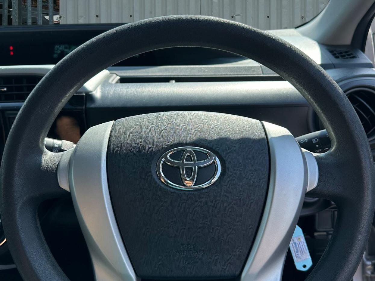 Toyota Yaris 1.5 VVT-h Icon Plus Hatchback 5dr Petrol Hybrid CVT Euro 5 (101 ps)