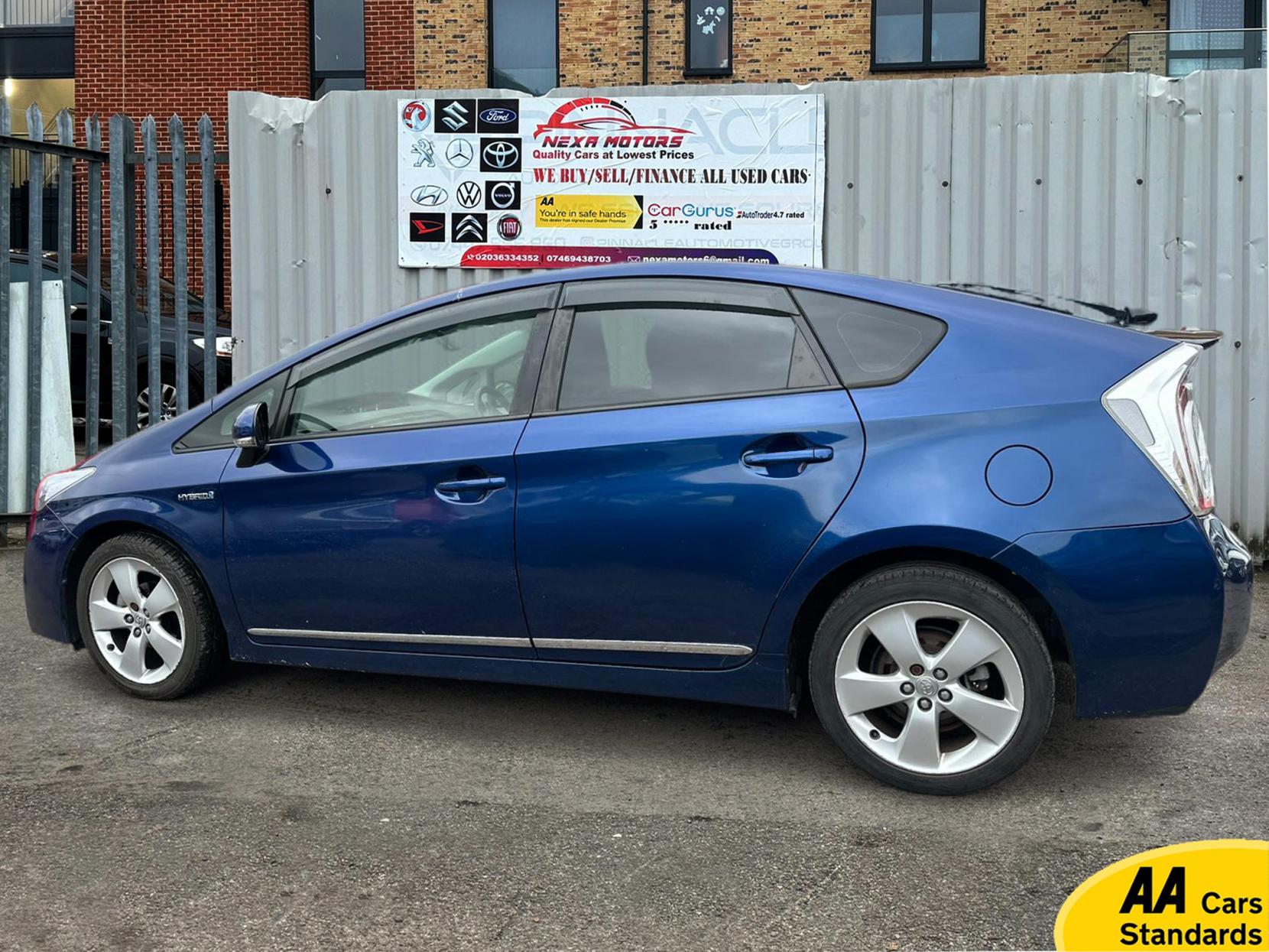Toyota Prius 1.8 VVT-h T Spirit Hatchback 5dr Petrol Hybrid CVT Euro 5 (s/s) (136 ps)