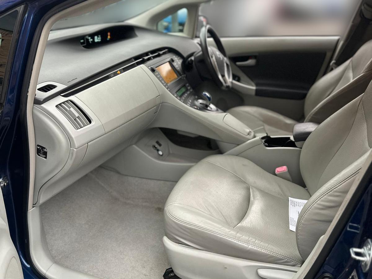 Toyota Prius 1.8 VVT-h T Spirit Hatchback 5dr Petrol Hybrid CVT Euro 5 (s/s) (136 ps)