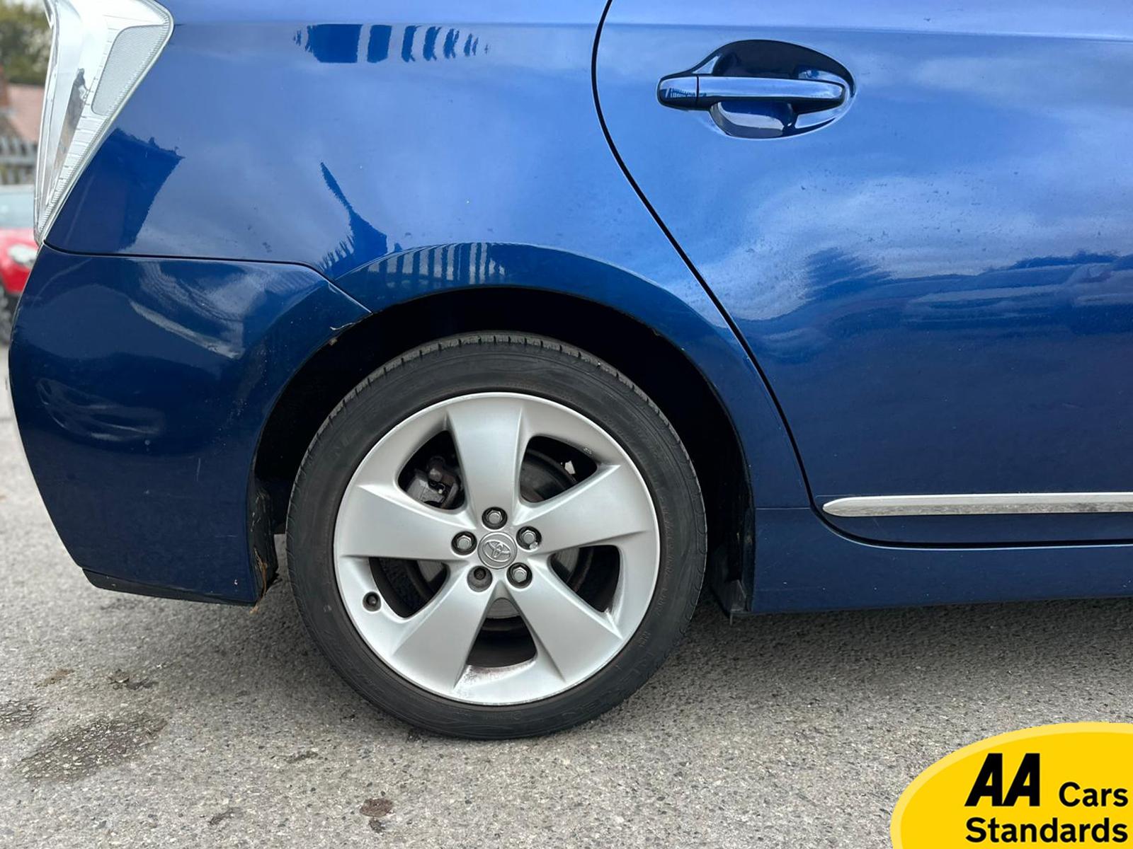 Toyota Prius 1.8 VVT-h T Spirit Hatchback 5dr Petrol Hybrid CVT Euro 5 (s/s) (136 ps)