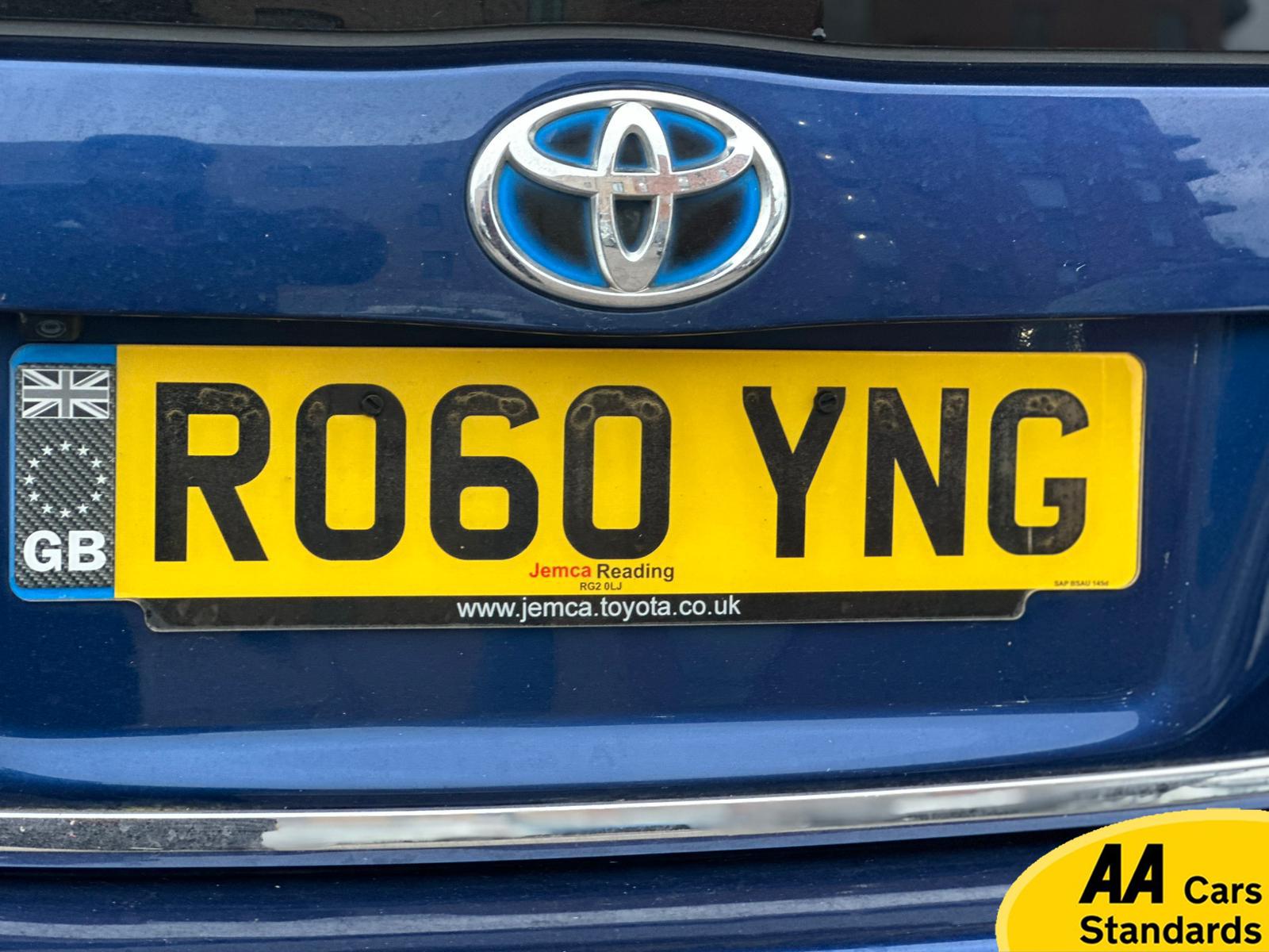 Toyota Prius 1.8 VVT-h T Spirit Hatchback 5dr Petrol Hybrid CVT Euro 5 (s/s) (136 ps)