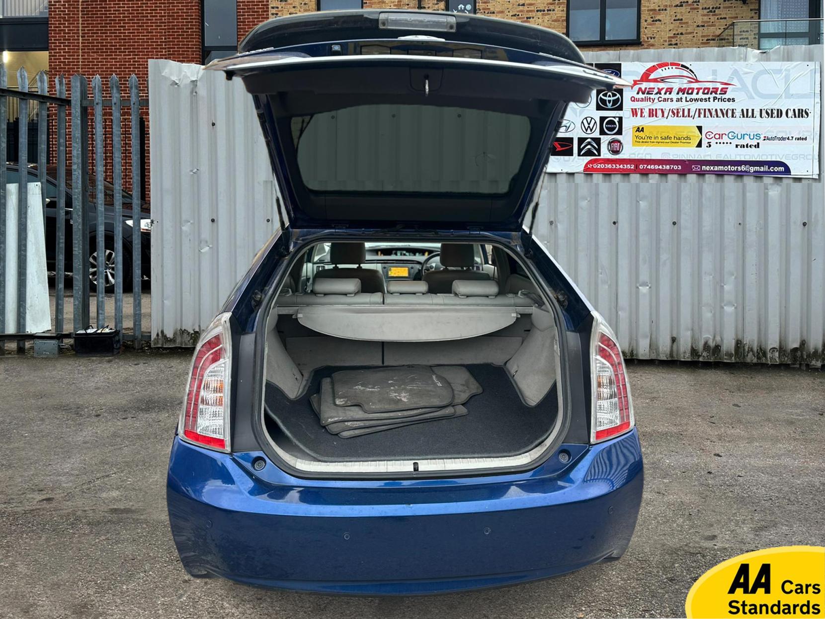 Toyota Prius 1.8 VVT-h T Spirit Hatchback 5dr Petrol Hybrid CVT Euro 5 (s/s) (136 ps)