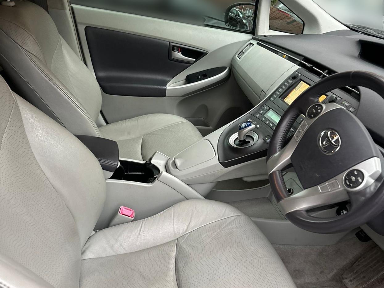 Toyota Prius 1.8 VVT-h T Spirit Hatchback 5dr Petrol Hybrid CVT Euro 5 (s/s) (136 ps)