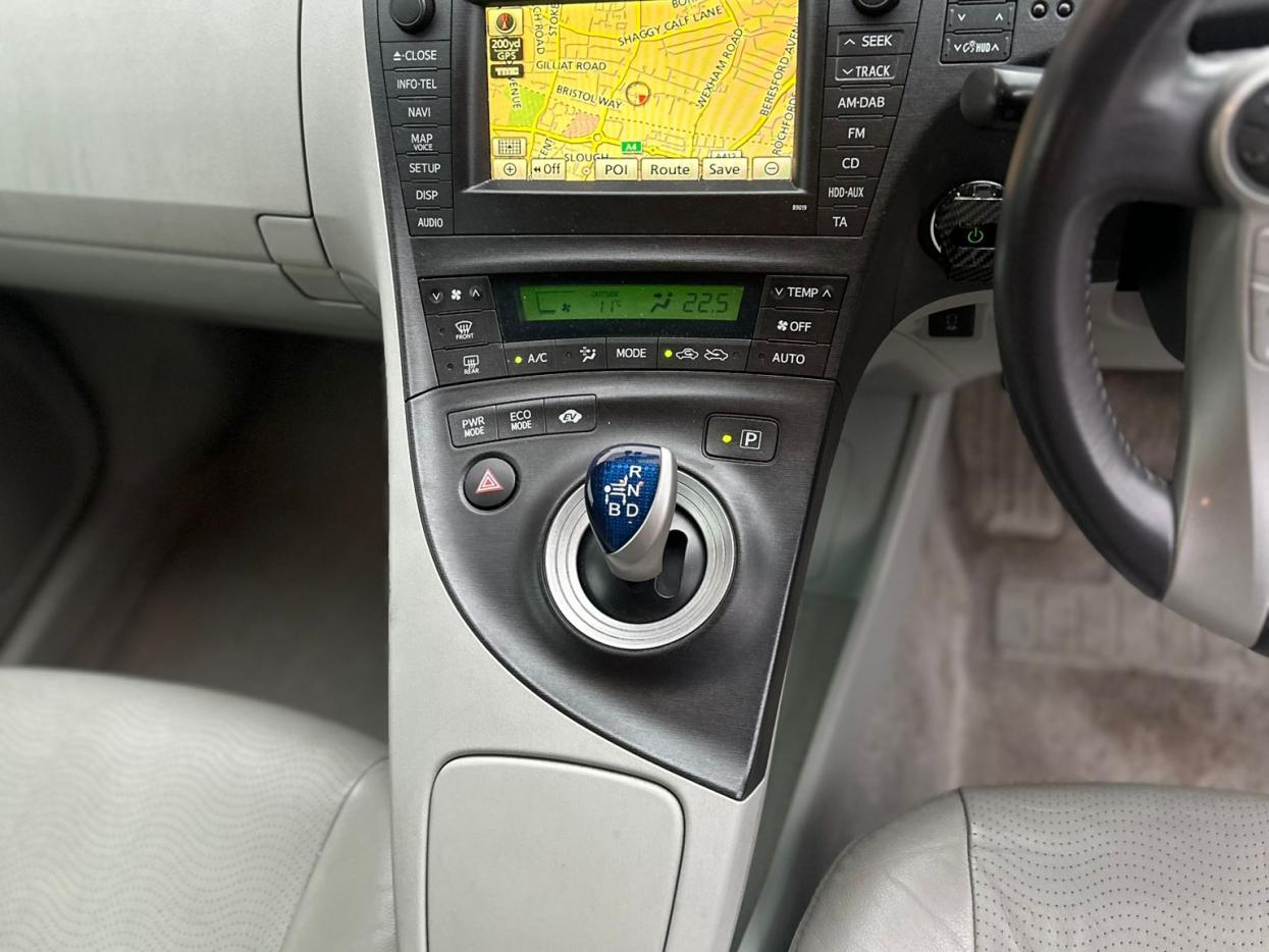 Toyota Prius 1.8 VVT-h T Spirit Hatchback 5dr Petrol Hybrid CVT Euro 5 (s/s) (136 ps)