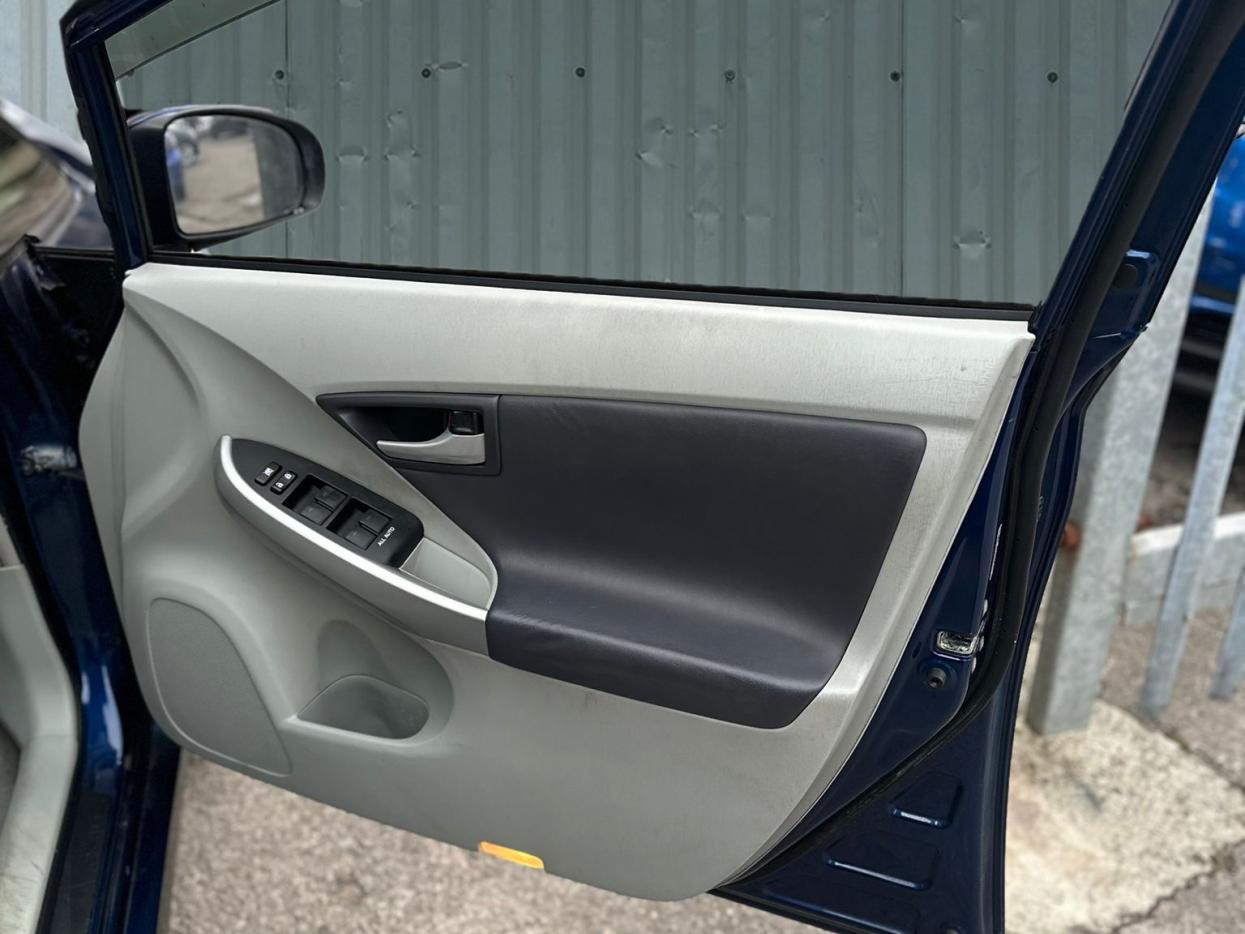 Toyota Prius 1.8 VVT-h T Spirit Hatchback 5dr Petrol Hybrid CVT Euro 5 (s/s) (136 ps)