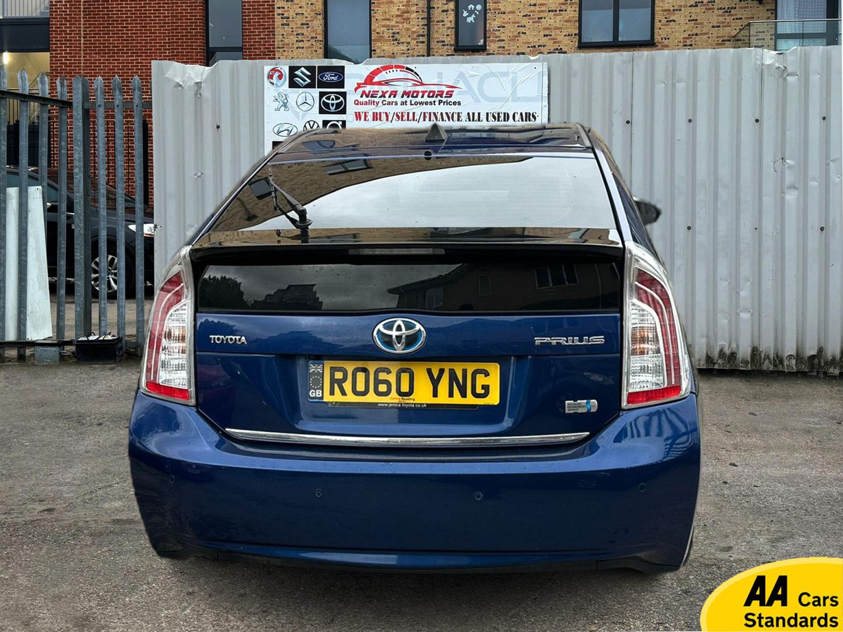 Toyota Prius 1.8 VVT-h T Spirit Hatchback 5dr Petrol Hybrid CVT Euro 5 (s/s) (136 ps)