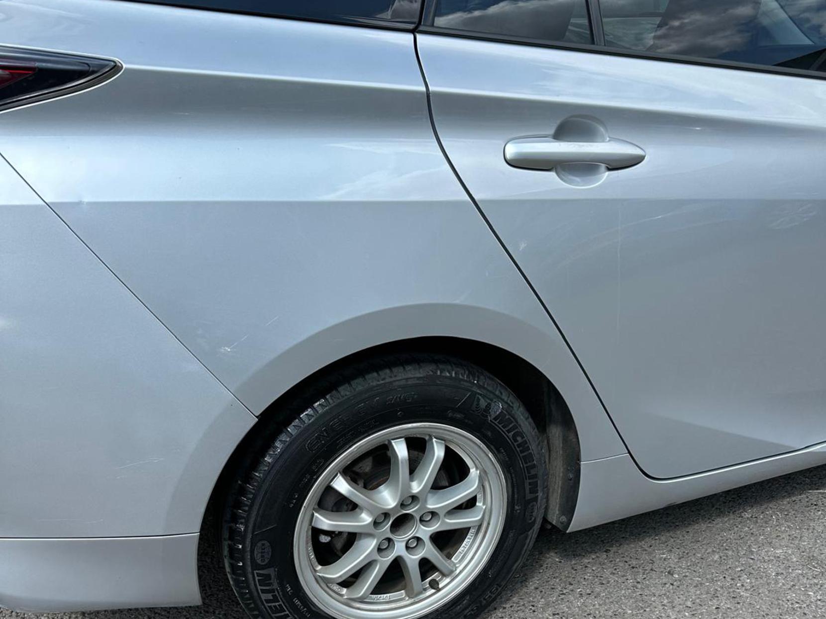 Toyota Prius 1.5 Saloon 4dr Petrol Hybrid CVT (120 g/km, 70 bhp)