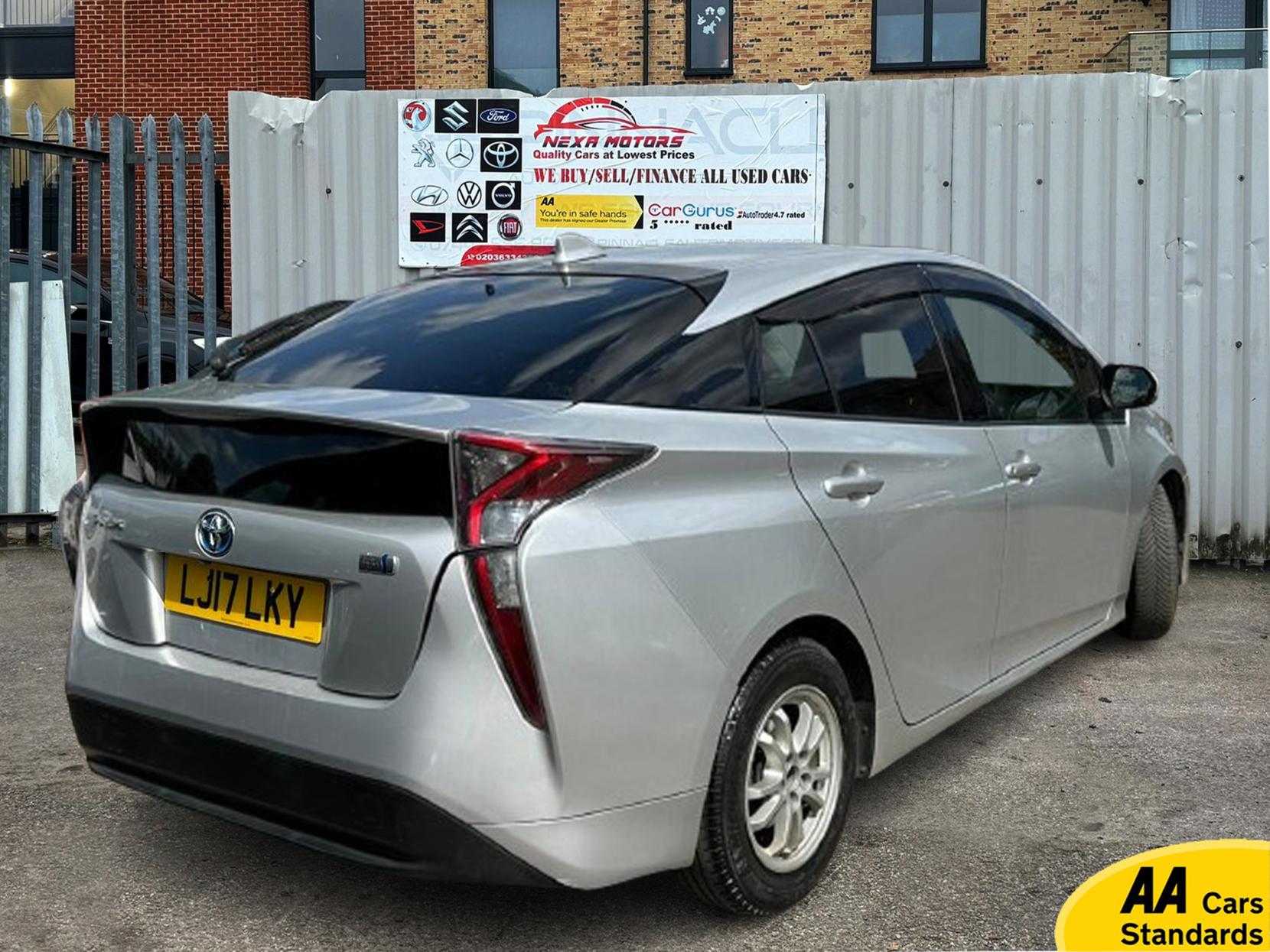 Toyota Prius 1.5 Saloon 4dr Petrol Hybrid CVT (120 g/km, 70 bhp)