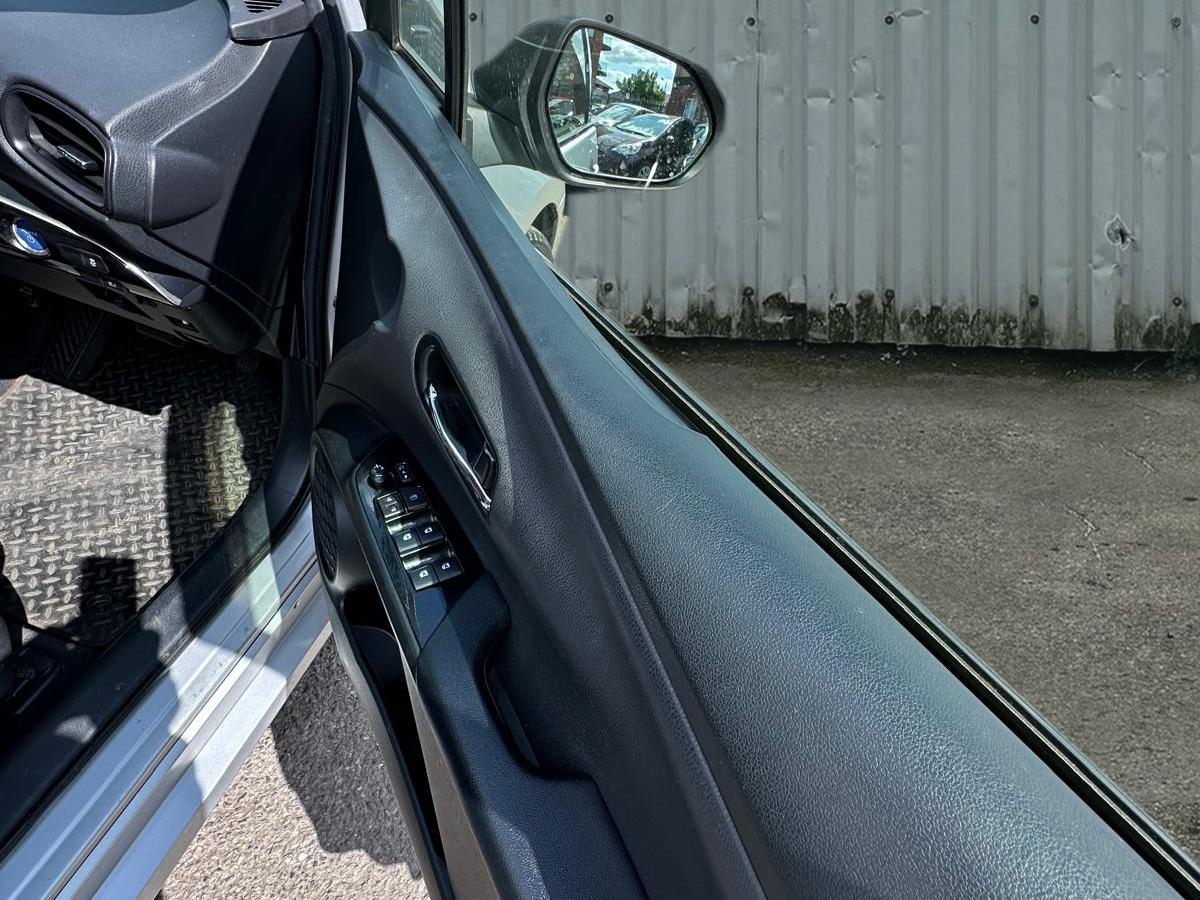 Toyota Prius 1.5 Saloon 4dr Petrol Hybrid CVT (120 g/km, 70 bhp)
