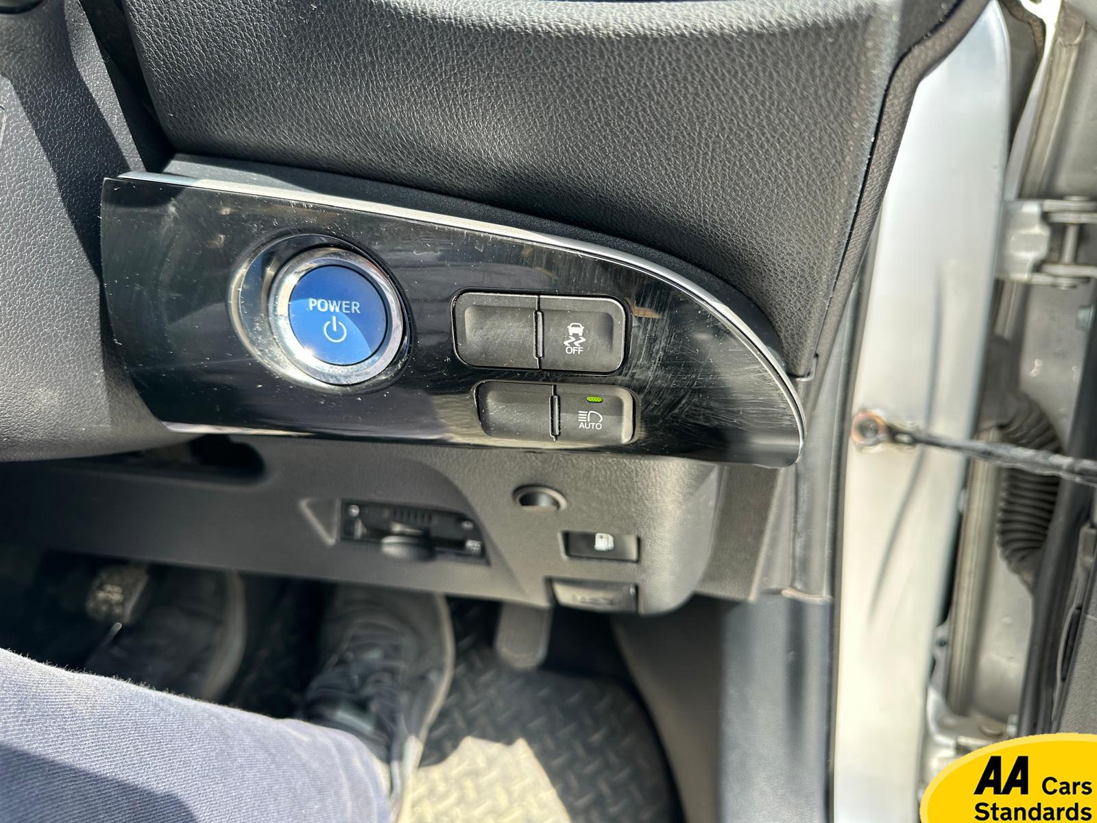 Toyota Prius 1.5 Saloon 4dr Petrol Hybrid CVT (120 g/km, 70 bhp)