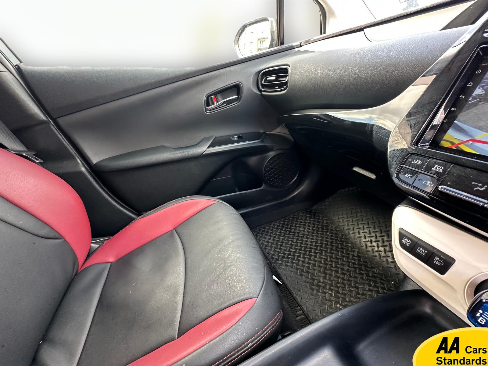 Toyota Prius 1.5 Saloon 4dr Petrol Hybrid CVT (120 g/km, 70 bhp)