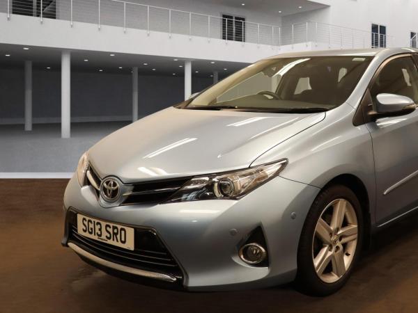 Toyota Auris 1.6 V-Matic Excel Hatchback 5dr Petrol Multidrive S Euro 5 (132 ps)