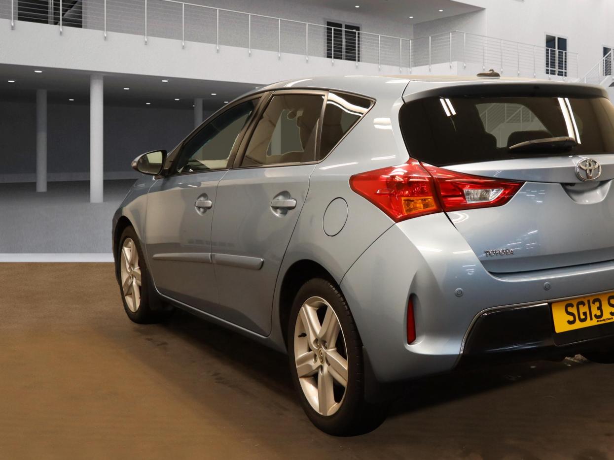 Toyota Auris 1.6 V-Matic Excel Hatchback 5dr Petrol Multidrive S Euro 5 (132 ps)