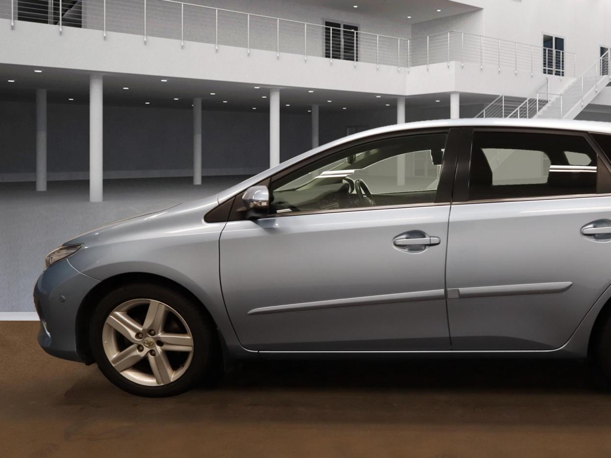 Toyota Auris 1.6 V-Matic Excel Hatchback 5dr Petrol Multidrive S Euro 5 (132 ps)