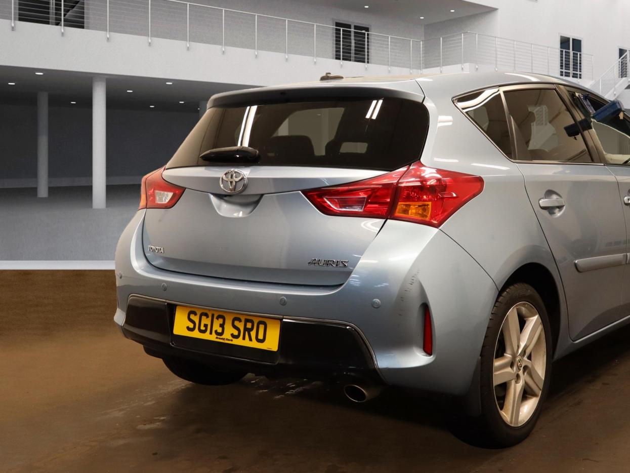 Toyota Auris 1.6 V-Matic Excel Hatchback 5dr Petrol Multidrive S Euro 5 (132 ps)