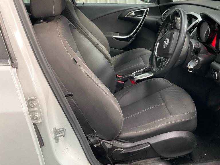 Vauxhall Astra 1.6 16V SRi Sports Tourer 5dr Petrol Auto Euro 5 (115 ps)